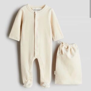 H&M Adorables Preemie Button Up Footie - Never Worn